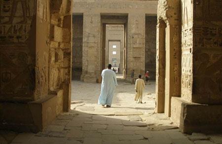 معبد مدینت هابو در اقصر - مصر-rogt0Fv61Y