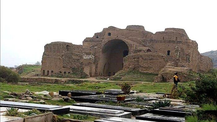 كاخ جهانی اردشیر در محاصره مزارها-snVpLgxI2y
