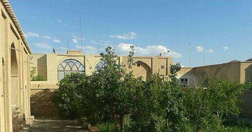 اقامتگاه بومگردی كاروانسرای عامری زواره-tQK0t5XOsb