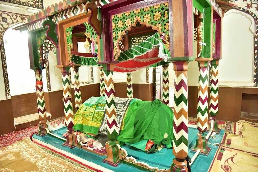 آرامگاه سید غلام رسول-uIeNxY4BN3