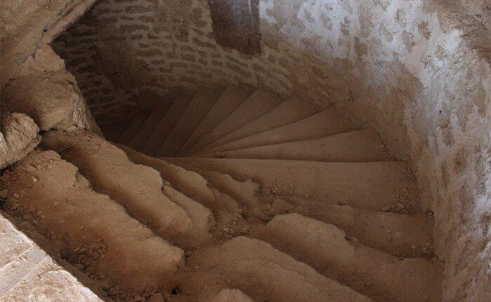 عمارت ملك بوشهر، اثر ملی در تصرف بی سرپناهان-wR5h70BhjC