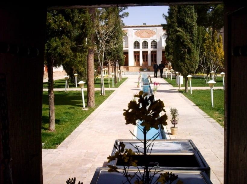 بنیاد فرهنگی و فرهنگسرای ادیب برومند-xWf1gVgyzk
