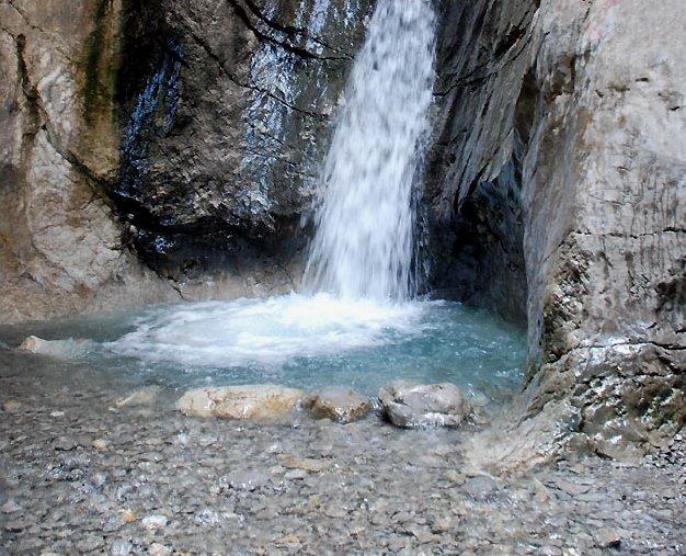 آبشار آب مراد لاسم-yBnP0x4oh8