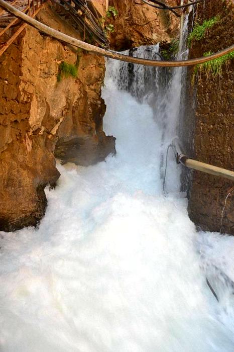 چشمه بل یا رود كانی بل (كوتاه ترین رودخانه دنیا)-z5IhdIhAPU