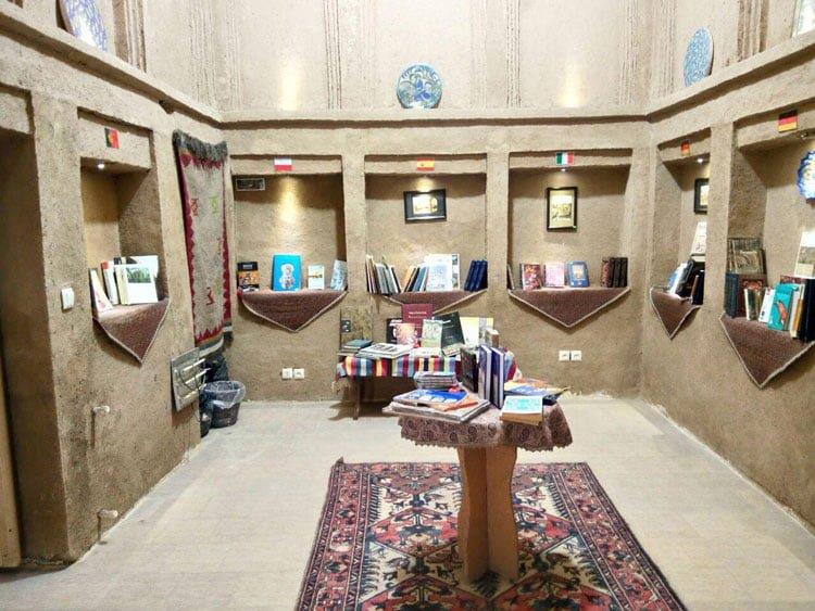 سومین كتابخانه گردشگری دنیا درخانه تاریخی رفیعیان-z8A6g8YNks