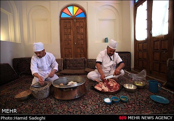 باغ شازده معجزه ای در كویر-zGbAYjmEyw